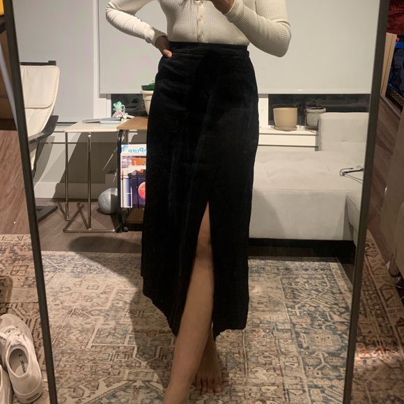 Black midi skirt w/ slit + pockets - Picture 1 of 2
